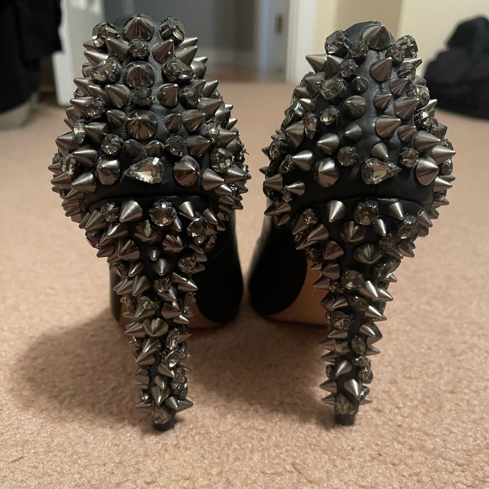 Sam Edelman lorissa pump 6.5 black with stones and spikes